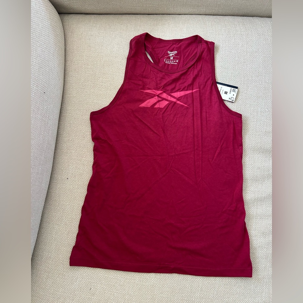 Reebok tee NWT. Size M